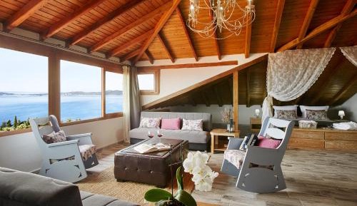 Art Loft Suite with Sea View