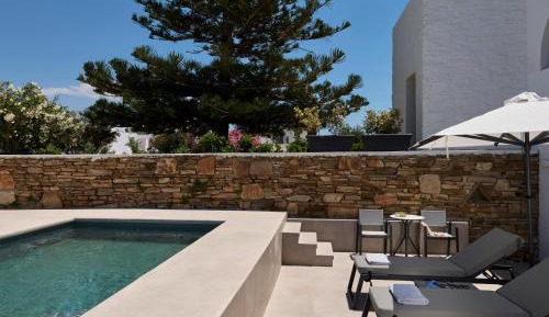Family Room with Sharing Pool