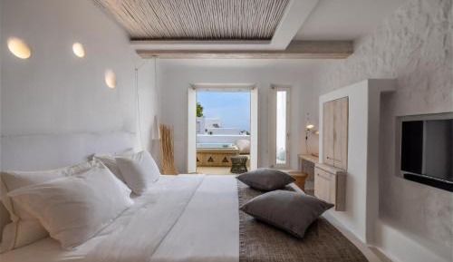 Deluxe Room With Outdoor Jacuzzi