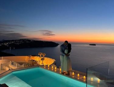 One-Bedroom Villa with Caldera View