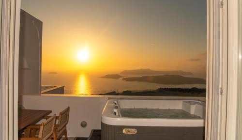 Deluxe Suite with Spa Bath