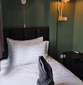 Single Room with Shared Bathroom