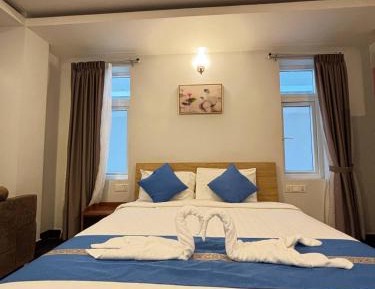 Deluxe Two-Bedroom Apartment with Garden View