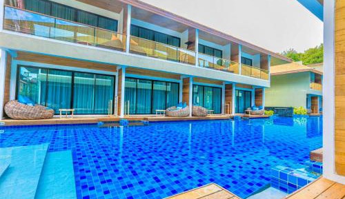 Superior Pool Access Twin Room