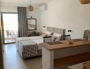 Studio (2 Adults)