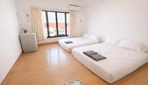 Quadruple Room with Shared Bathroom