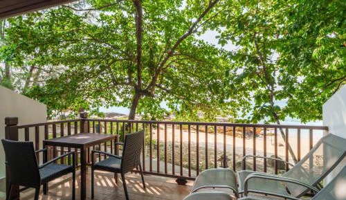 Deluxe Bungalow Beachfront - Mountain Wing