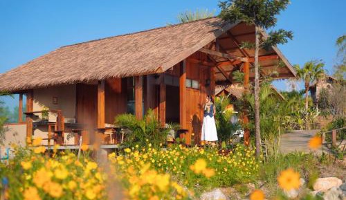 Deluxe Bungalow with Garden View