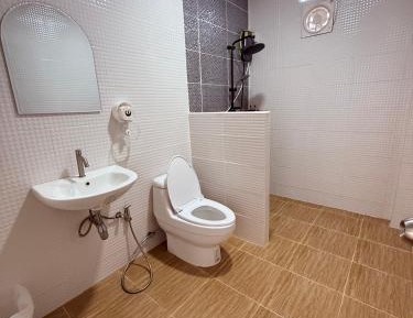 Quadruple Room with Private Bathroom