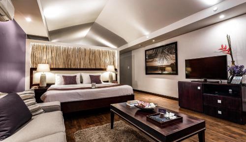 Outdoor Jacuzzi Suite with Unlimited Free 24-Hour Water Shuttle Service