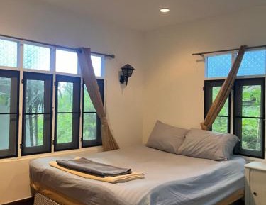 Deluxe Room (2 Adults + 1 Child)