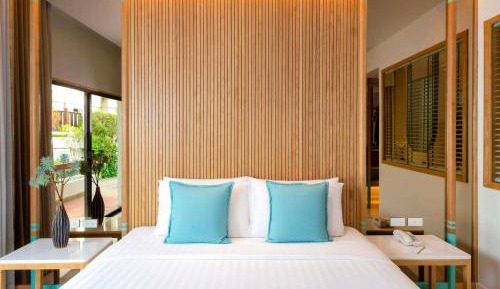 Premier King Suite with Living  Room and Sea View 