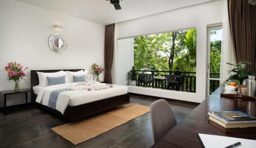 Studio with Balcony