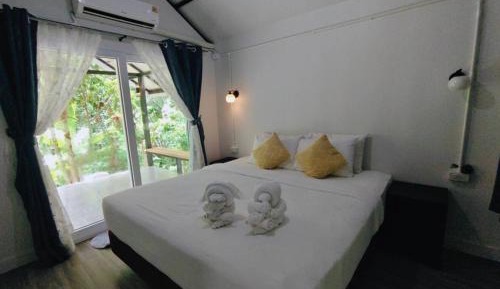 Queen Room with Garden View