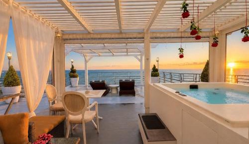 Master Sky Suite Sea View with Sauna, Table Fireplace & Outdoor Jetted Tub