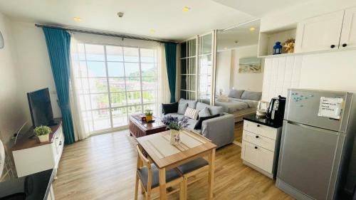 Apartment with Pool View 