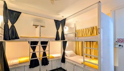 8-Bed Mixed Dormitory Room