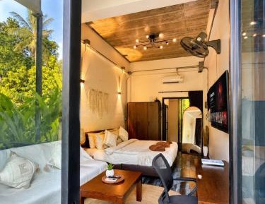 One-Bedroom Apartment with Balcony