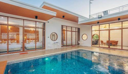 Villa with Garden View