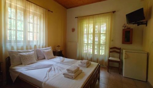 Double Room with Balcony and Garden View