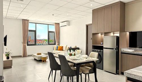 Two-Bedroom Deluxe Apartment with Balcony