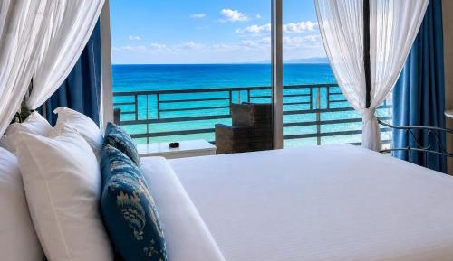 Blue Sky Suite with Jetted Tub - Sea View