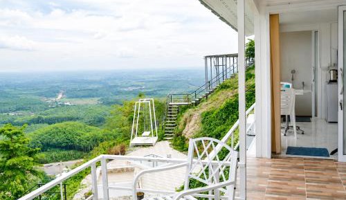 Family Room with Mountain View