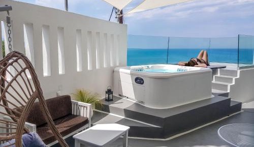 Sea Breeze Double Room with Outdoor Jetted Tub - Sea View
