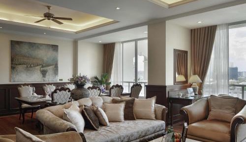 Opera King Suite with Club Access