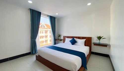 One-Bedroom Apartment with Balcony