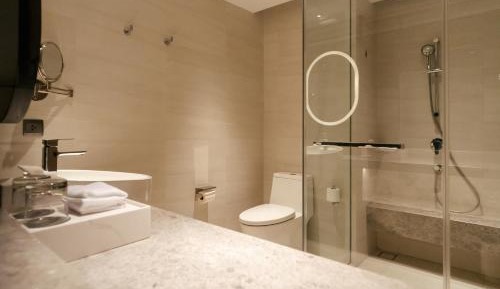 Deluxe King Room - Garden Access