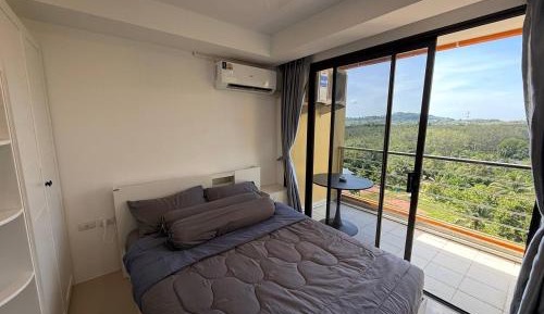 One-Bedroom Apartment with Balcony