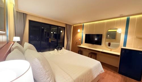 Deluxe Double or Twin Room with Balcony