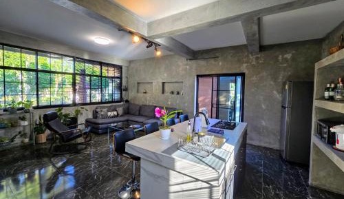 Villa with Pool View