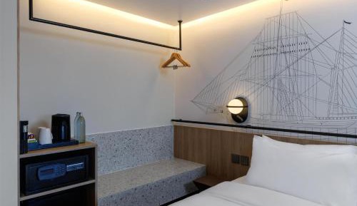 Deluxe Room with Three Single Beds - Non-Smoking