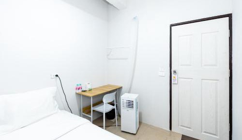 Standard Double Room with Shared Bathroom