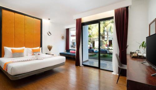 Studio Double With Balcony Pool View @ Free Pickup