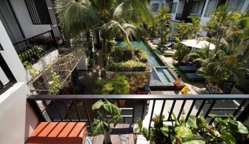 Super Family With Balcony Pool View - Free Pick Up