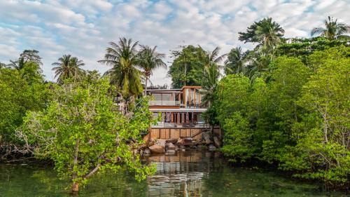 Villa - Beach Front