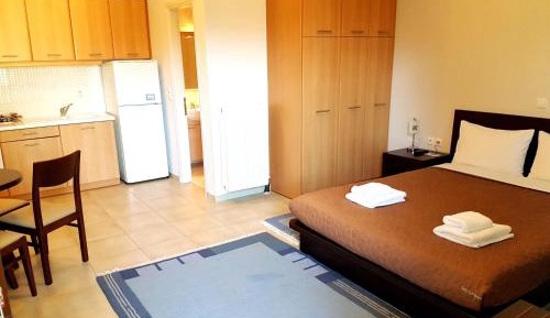 Deluxe Double Room (2 Adults + 1 Child)