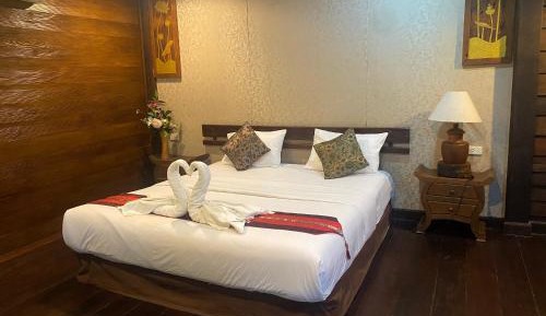 Suite with Lake View