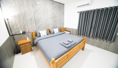 One-Bedroom Deluxe Apartment
