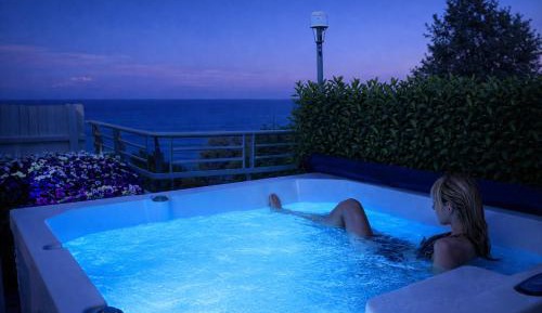 Aegean Spa Split-Level Suite with Rooftop Jetted Tub & Sauna – Sea View