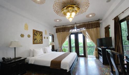 Deluxe King Suite