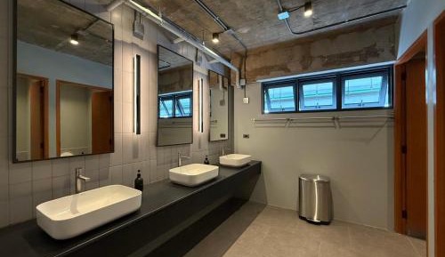 Deluxe 6-Beds Mixed Dormitory 