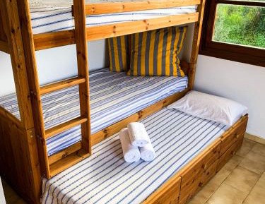 Basic Triple Room with Shared Bathroom