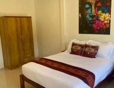 Deluxe Queen Suite