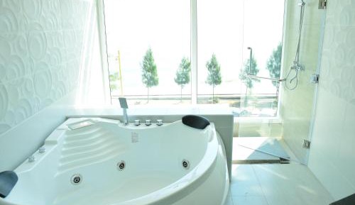 Deluxe Double Room with Balcony and Sea View