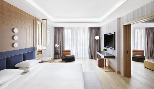 Bi-Level King Suite