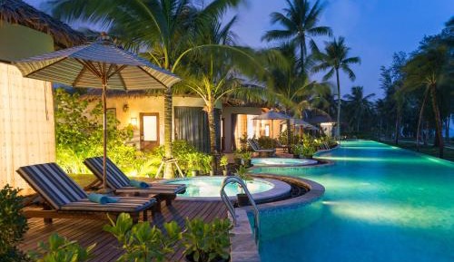 Oceanfront Jacuzzi Villa - Adults Only